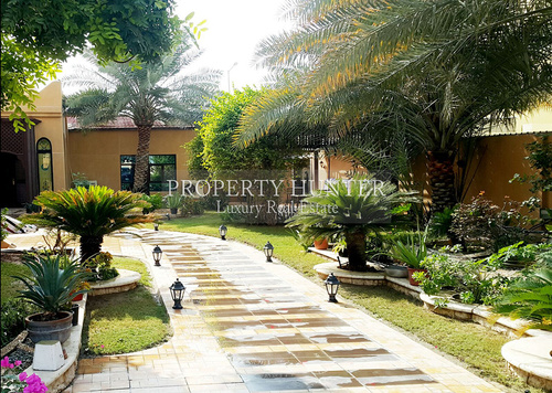 Standalone 7 bedrooms villa