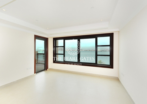 *1 BDR WATERFRONT TOWNHOUSE NEAR BEACH**
