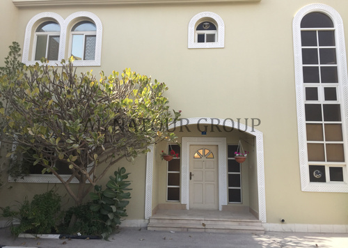 Beautiful SF villa 3 bed+Maids+Backyard.
