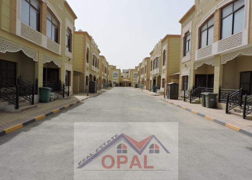 VILLA COMPOUND Spacious Luxury 5BR-Umm Al Amad