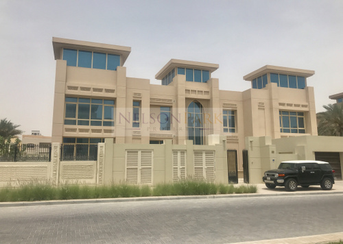 Luxurious Villa 5BR Available For Sale