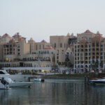 : كورنيش الخور قطر: أجمل الأنشطة والمطاعم المطلة على البحر