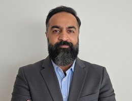 العميل Ahmed riaz