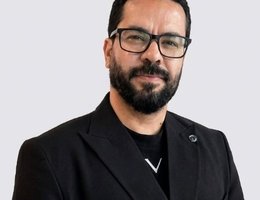 العميل Nader Kalech
