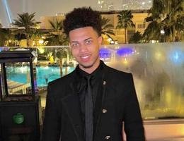 العميل Jose  Perrett