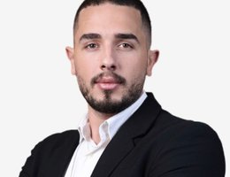 العميل Omar  El Rifai