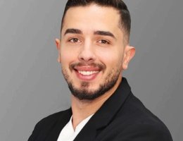 العميل Omar Elrifai