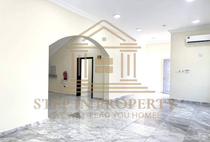 942219 - Property Image 2