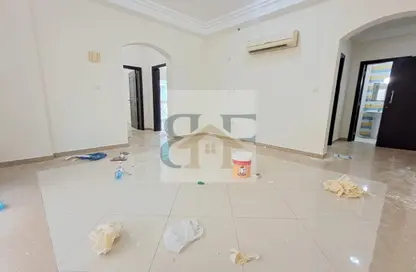 شقة - 2 غرف نوم - 2 حمامات للايجار في شارع سالاجا - دوحة الجديد - الدوحة