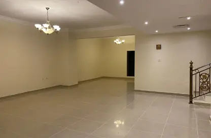 فيلا - 5 غرف نوم - 5 حمامات للايجار في فلل عين خالد - عين خالد - الدوحة