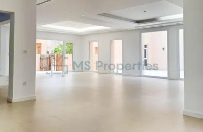 Villa - 4 Bedrooms - 5 Bathrooms for rent in West Bay Lagoon Villas - West Bay Lagoon - West Bay Lagoon - Doha