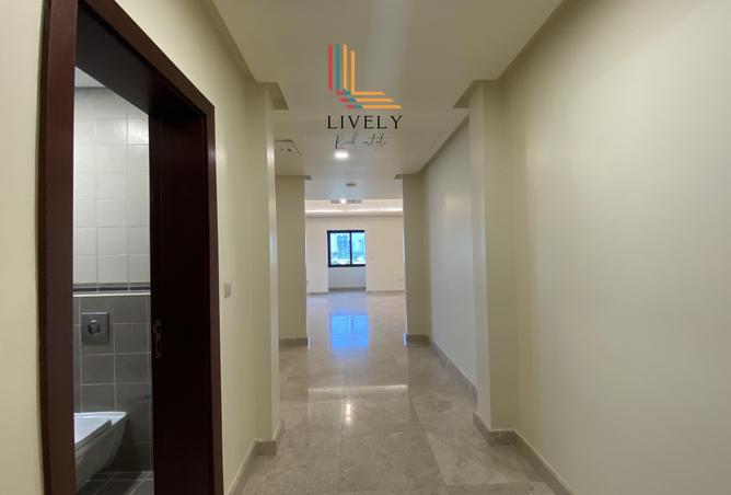 930711 - Property Image 3