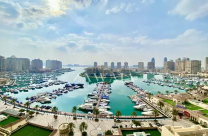 شقة - 2 غرف نوم - 3 حمامات للايجار في طريق بورتو الغربي - بورتو أرابيا - جزيرة اللؤلؤة - الدوحة