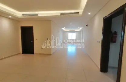Apartment - 2 Bedrooms - 3 Bathrooms for rent in Building 12 - Abu Umama Street - Al Muntazah - Doha