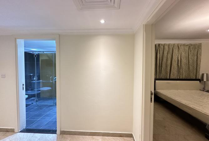 982296 - Property Image 2