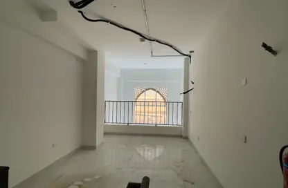 محل تجاري - استوديو - 1 حمام للايجار في العزيزية - العزيزية - الدوحة