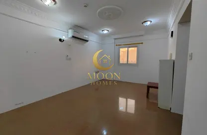 شقة - غرفة نوم - 1 حمام للايجار في ام غوالينا تجارية - ام غويلينا - أم غويلينا - الدوحة