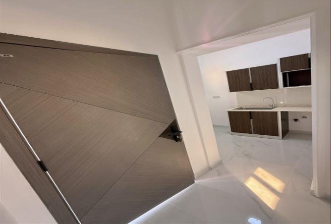 957671 - Property Image 2