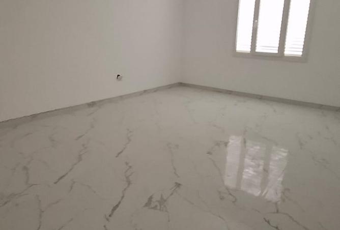 956894 - Property Image 2