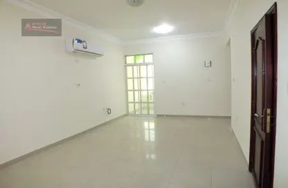Apartment - 3 Bedrooms - 3 Bathrooms for rent in Bin Omran - Fereej Bin Omran - Doha