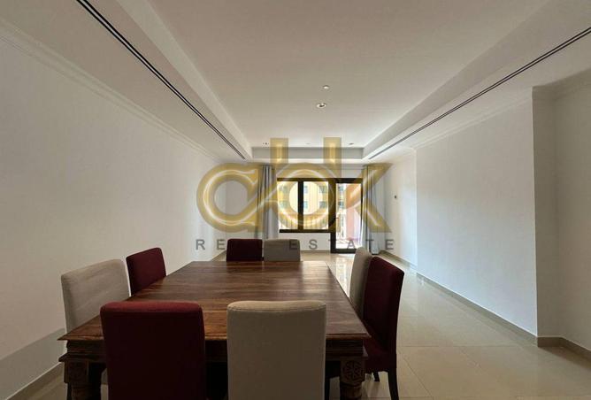 983749 - Property Image 2