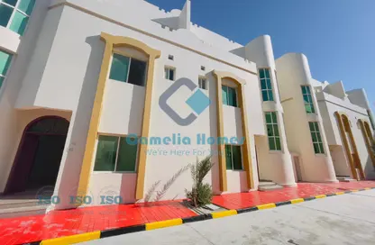مجمع سكني - 5 غرف نوم - 4 حمامات للايجار في فلل عين خالد - عين خالد - الدوحة
