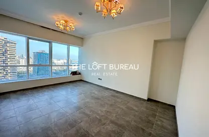 Apartment - 2 Bedrooms - 3 Bathrooms for rent in Marina Tower 12 - Marina District - Lusail
