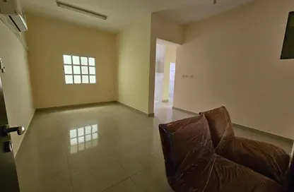Apartment - 2 Bedrooms - 1 Bathroom for rent in Umm Ghuwailina 4 - Umm Ghuwailina - Doha