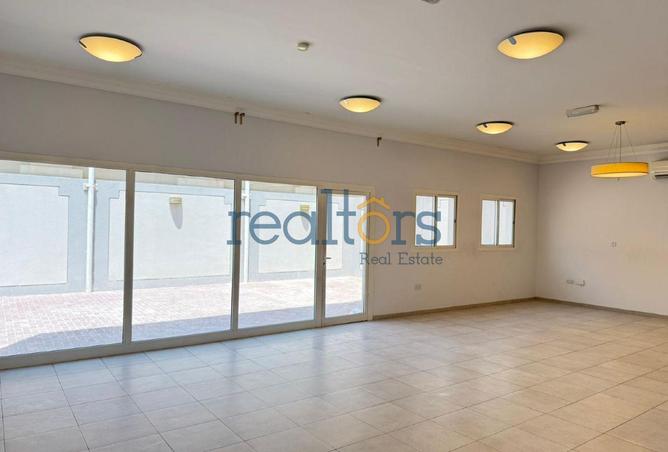 933018 - Property Main Image