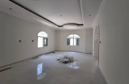 Villa - 7 Bedrooms - 5 Bathrooms for rent in Al Duhail - Doha