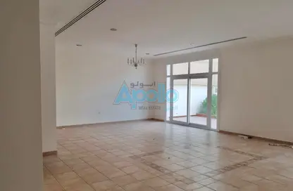 فيلا - 3 غرف نوم - 5 حمامات للايجار في عين خالد - الدوحة