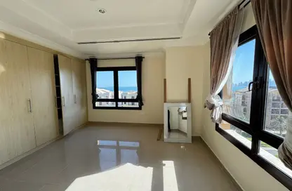 Apartment - 2 Bedrooms - 3 Bathrooms for rent in Tower 28 - Porto Arabia - The Pearl Island - Doha