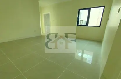 شقة - 2 غرف نوم - 2 حمامات للايجار في شارع النصر - النصر - الدوحة