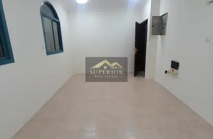 Apartment - 2 Bedrooms - 2 Bathrooms for rent in Bin Omran 35 - Fereej Bin Omran - Doha