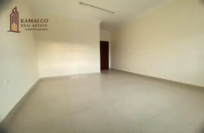 Apartment - 4 Bedrooms - 4 Bathrooms for rent in Umm Ghuwalina - Umm Ghuwailina - Doha