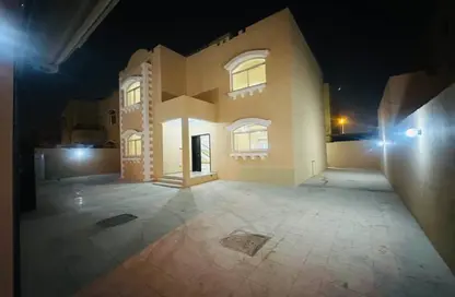 Villa - 4 Bedrooms - 5 Bathrooms for rent in Bu Hamour Street - Abu Hamour - Doha