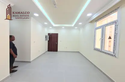 Apartment - 2 Bedrooms - 2 Bathrooms for rent in Umm Ghuwailina 4 - Umm Ghuwailina - Doha