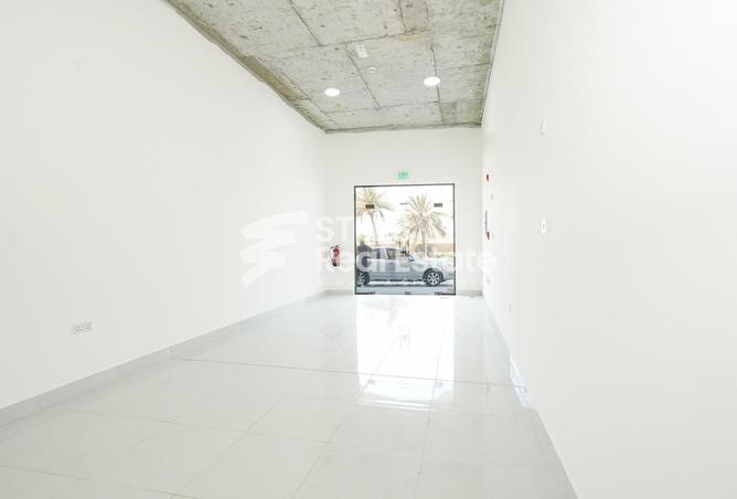 956081 - Property Image 3