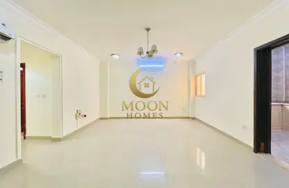 Apartment - 1 Bedroom - 2 Bathrooms for rent in Umm Ghuwailina 4 - Umm Ghuwailina - Doha