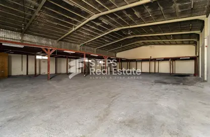 Warehouse - Studio - 4 Bathrooms for rent in Industrial Area 5 - Industrial Area - Industrial Area - Doha