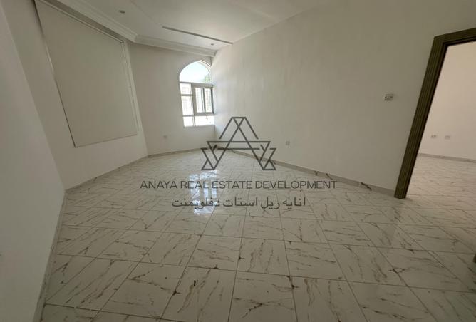 942145 - Property Image 2