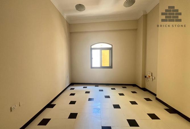 927307 - Property Image 2
