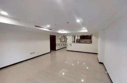 Apartment - 1 Bedroom - 2 Bathrooms for rent in Tower 22 - Porto Arabia - The Pearl Island - Doha