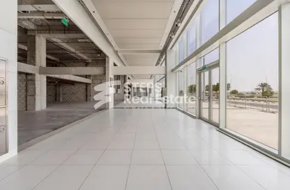 Shop - Studio - 1 Bathroom for rent in Umm Al Seneem Street - Ain Khaled - Doha