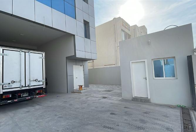 985240 - Property Image 3