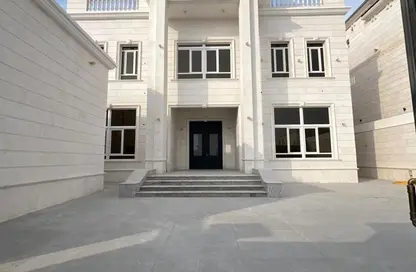 فيلا - 8 غرف نوم - 8 حمامات للبيع في بني هاجر - الريان - الدوحة