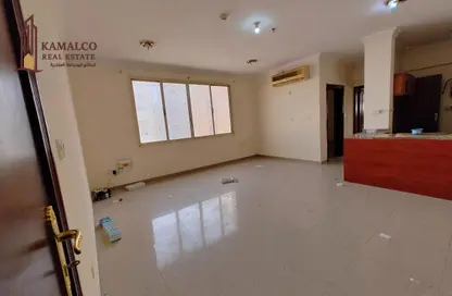 Apartment - 1 Bedroom - 1 Bathroom for rent in Umm Ghwailina Comm - Umm Ghuwalina - Umm Ghuwailina - Doha