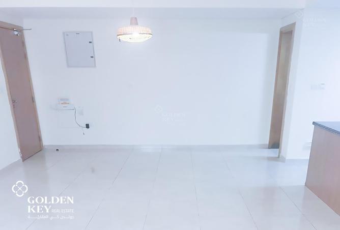 905651 - Property Image 3