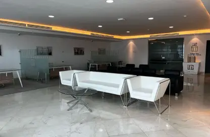 مساحات مكتبية - استوديو - 4 حمامات للايجار في طريق سلوى - العزيزية - الدوحة