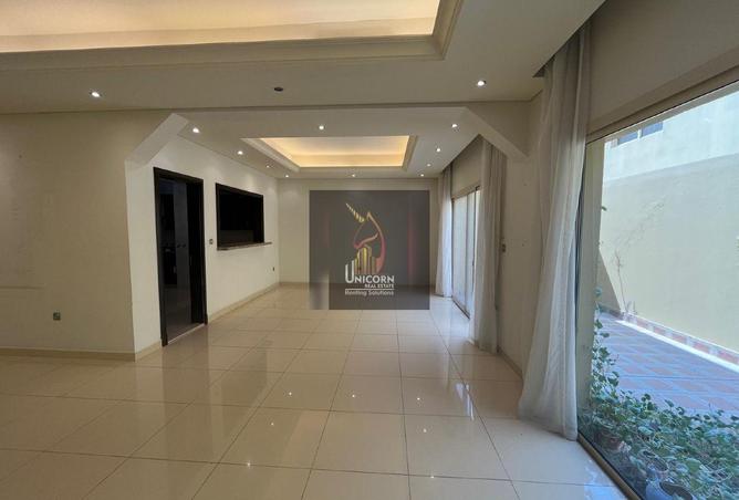 945609 - Property Image 2